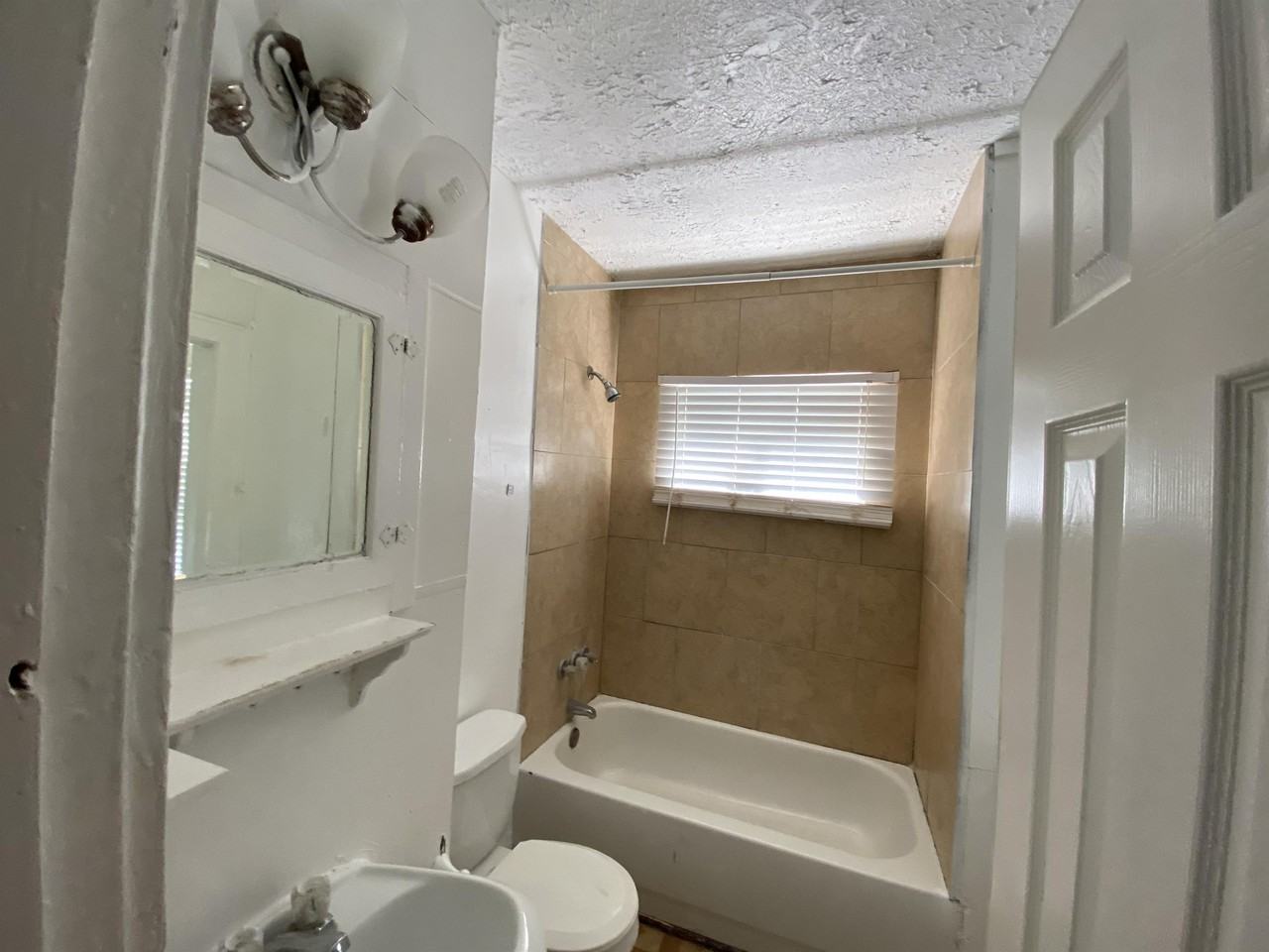 109 Bryan St #109-04 - Photo 5 of 7