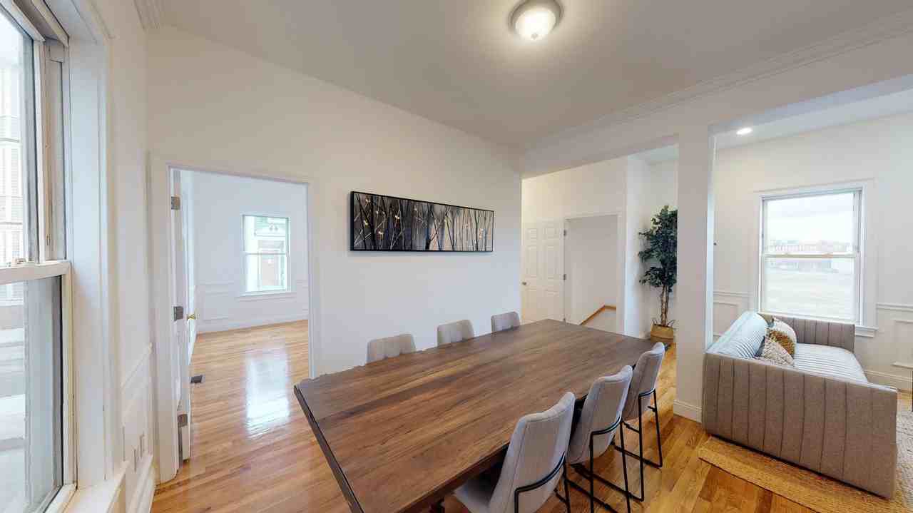 Elegant Andrew Square apartment near Red Line - Photo 4 of 21