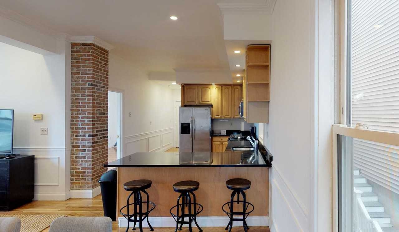 Elegant Andrew Square apartment near Red Line - Photo 5 of 21
