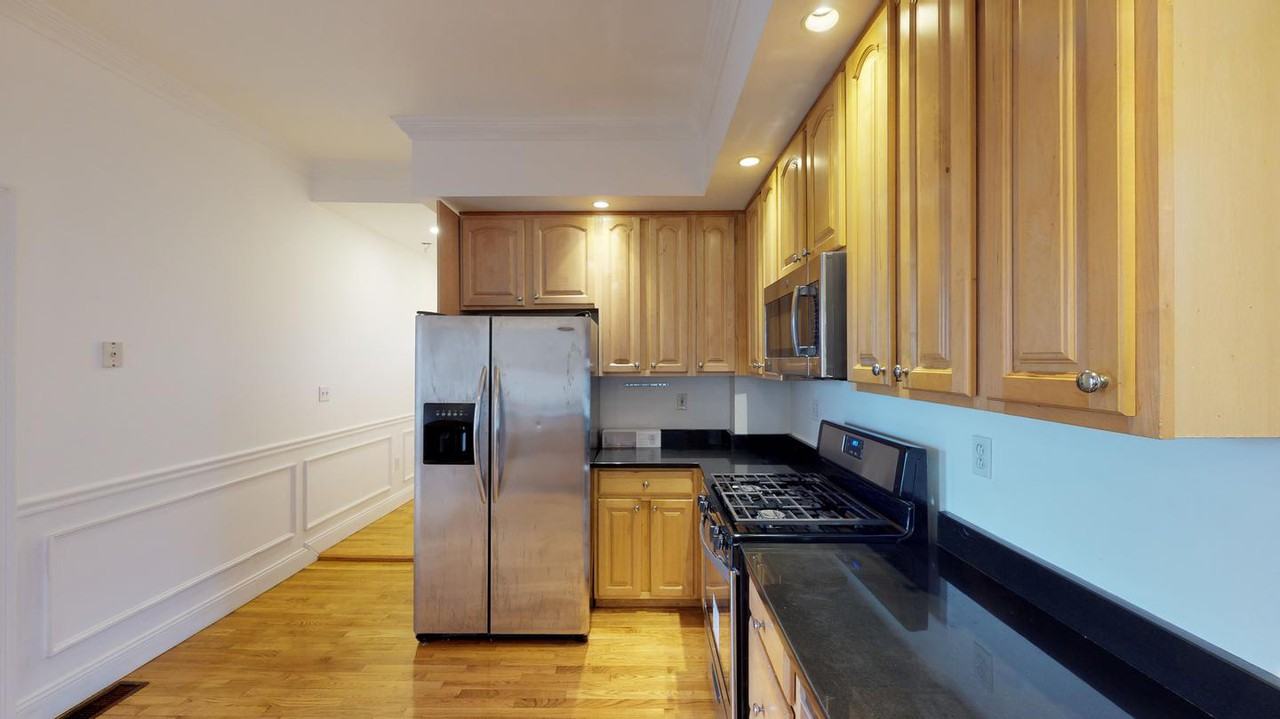 Elegant Andrew Square apartment near Red Line - Photo 7 of 21