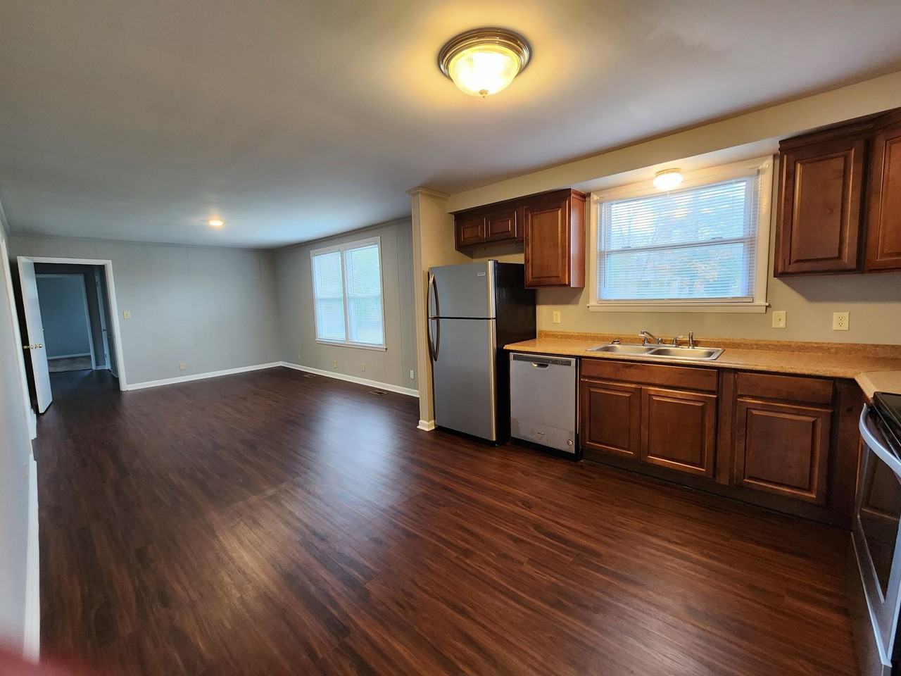 2221 Green Acres Dr - Photo 4 of 11