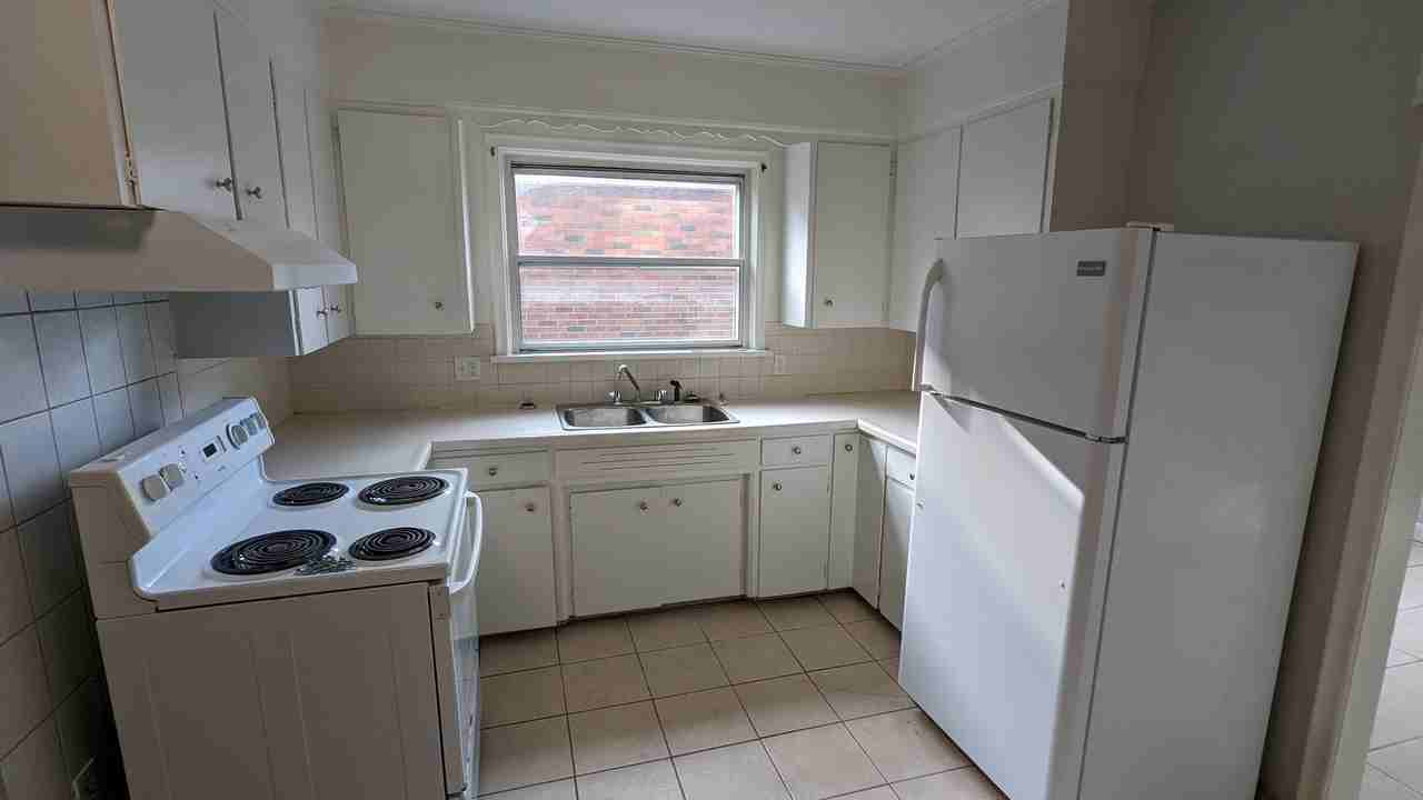 15 Oblate St - Photo 2 of 10