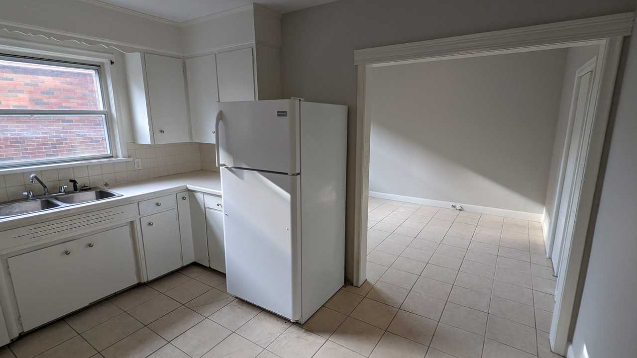 15 Oblate St - Photo 3 of 10