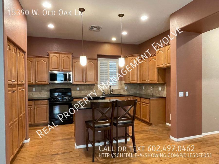 15390 W Old Oak Ln - Photo 3 of 36