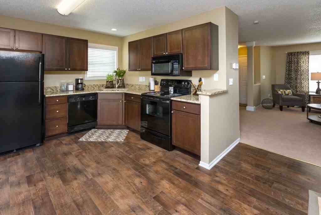 Ashworth Pointe & Foxboro Townhomes - Photo 4 of 40