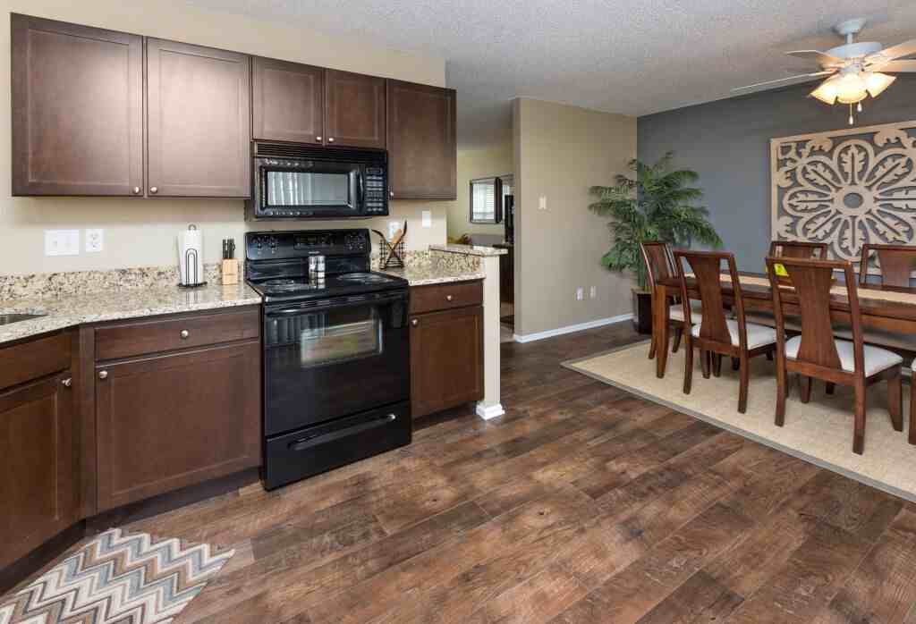 Ashworth Pointe & Foxboro Townhomes - Photo 5 of 40