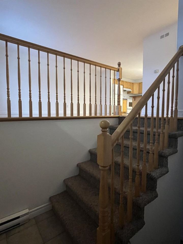 505 Hillsborough Rd - Photo 3 of 18