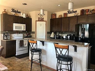 469 Ne Nantucket St - Photo 5 of 25