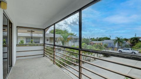 310 S J St #10 - Photo 3 of 29