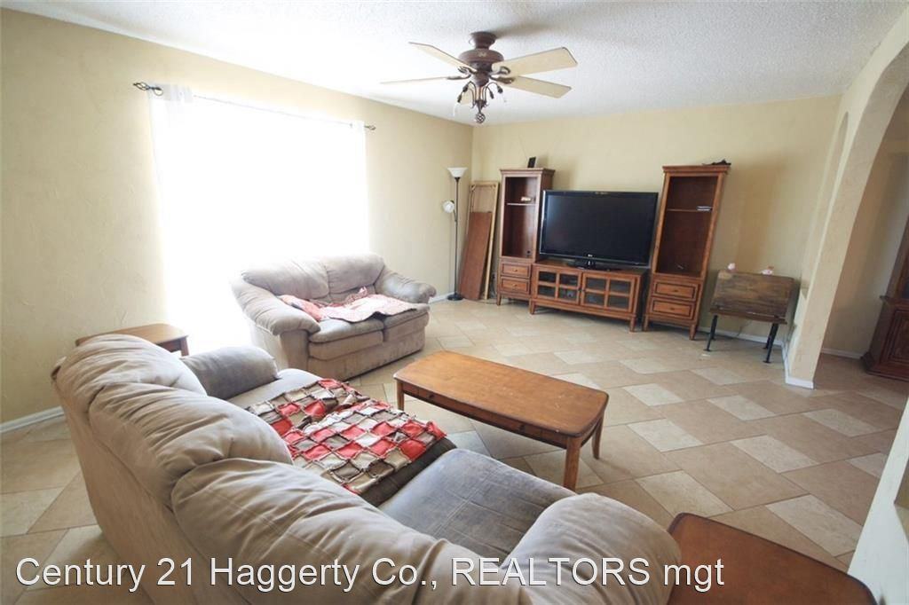 4701 Ambassador Dr - Photo 3 of 21