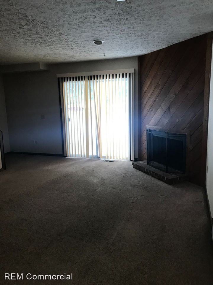 1440 Lupe Ave NW - Photo 3 of 12