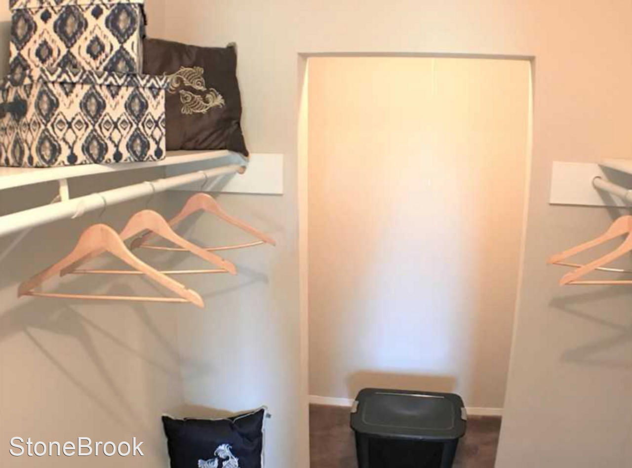 140 Bryan St - Photo 3 of 13