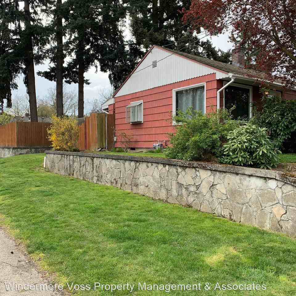 1308 N Watts St - Photo 2 of 19