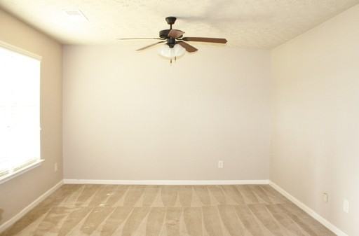 16 Justice Dr - Photo 3 of 40