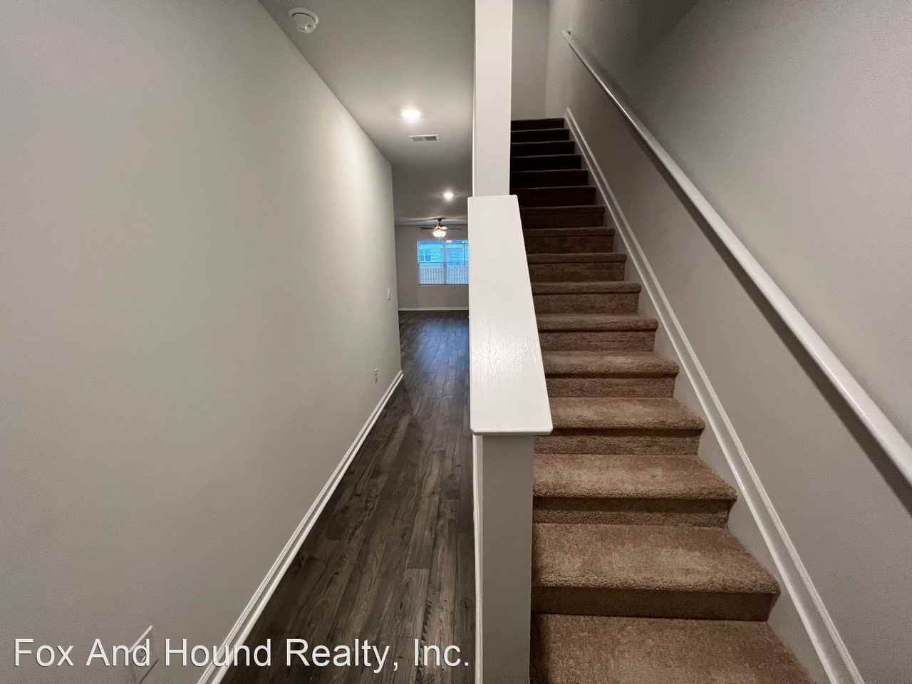 333 Bisham Ct - Photo 3 of 32