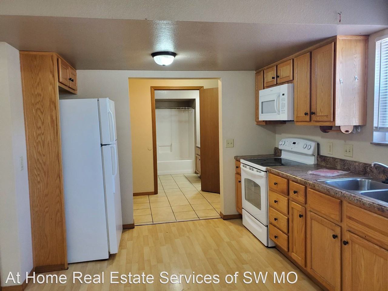 621-637 W Meadowview Dr - Photo 3 of 14