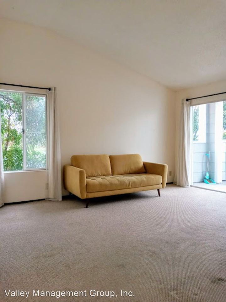 1548 Thornleaf Way - Photo 3 of 32