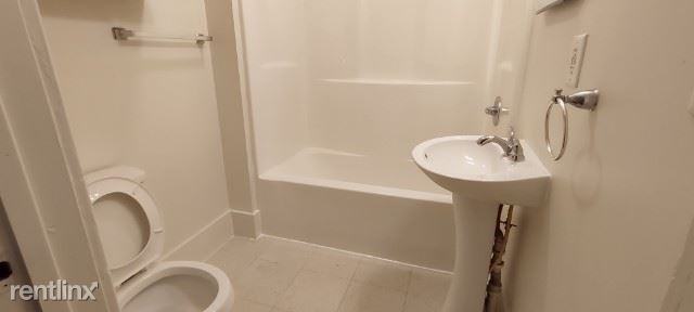 1440 Oak St - Photo 2 of 4