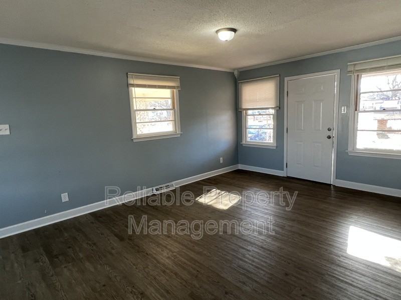 1006 River Rd - Photo 3 of 14