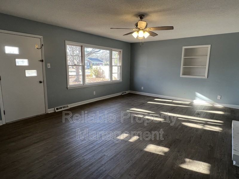 1006 River Rd - Photo 4 of 14