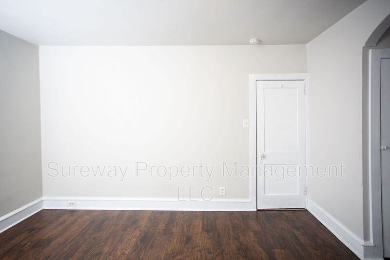 1034B Collings Ave - Photo 5 of 34