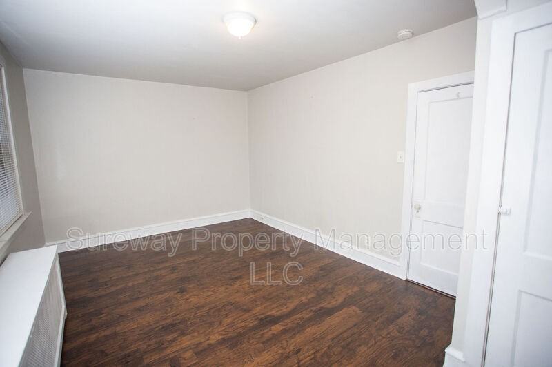 1034B Collings Ave - Photo 6 of 34