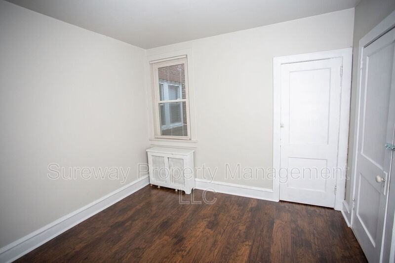 1034B Collings Ave - Photo 7 of 34