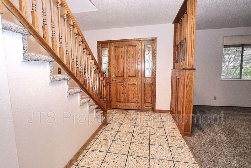 8520 Emperor Dr - Photo 6 of 40