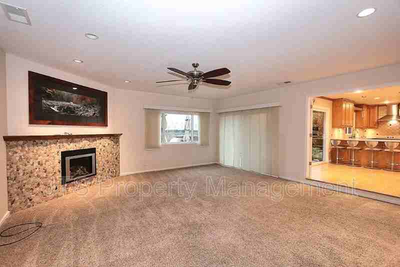 8520 Emperor Dr - Photo 6 of 40