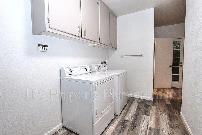 8520 Emperor Dr - Photo 5 of 40