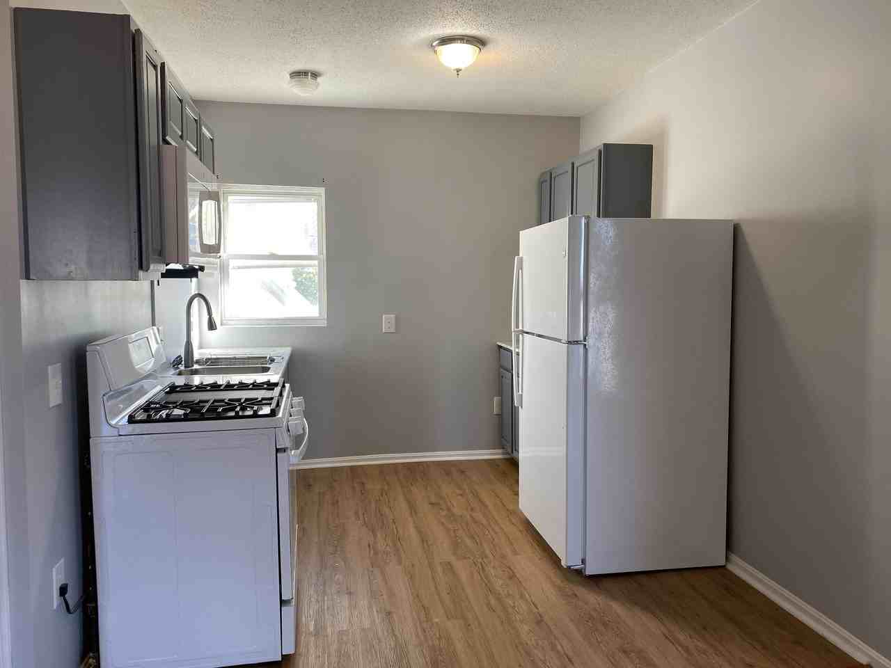 1879 N Main St - Photo 2 of 11