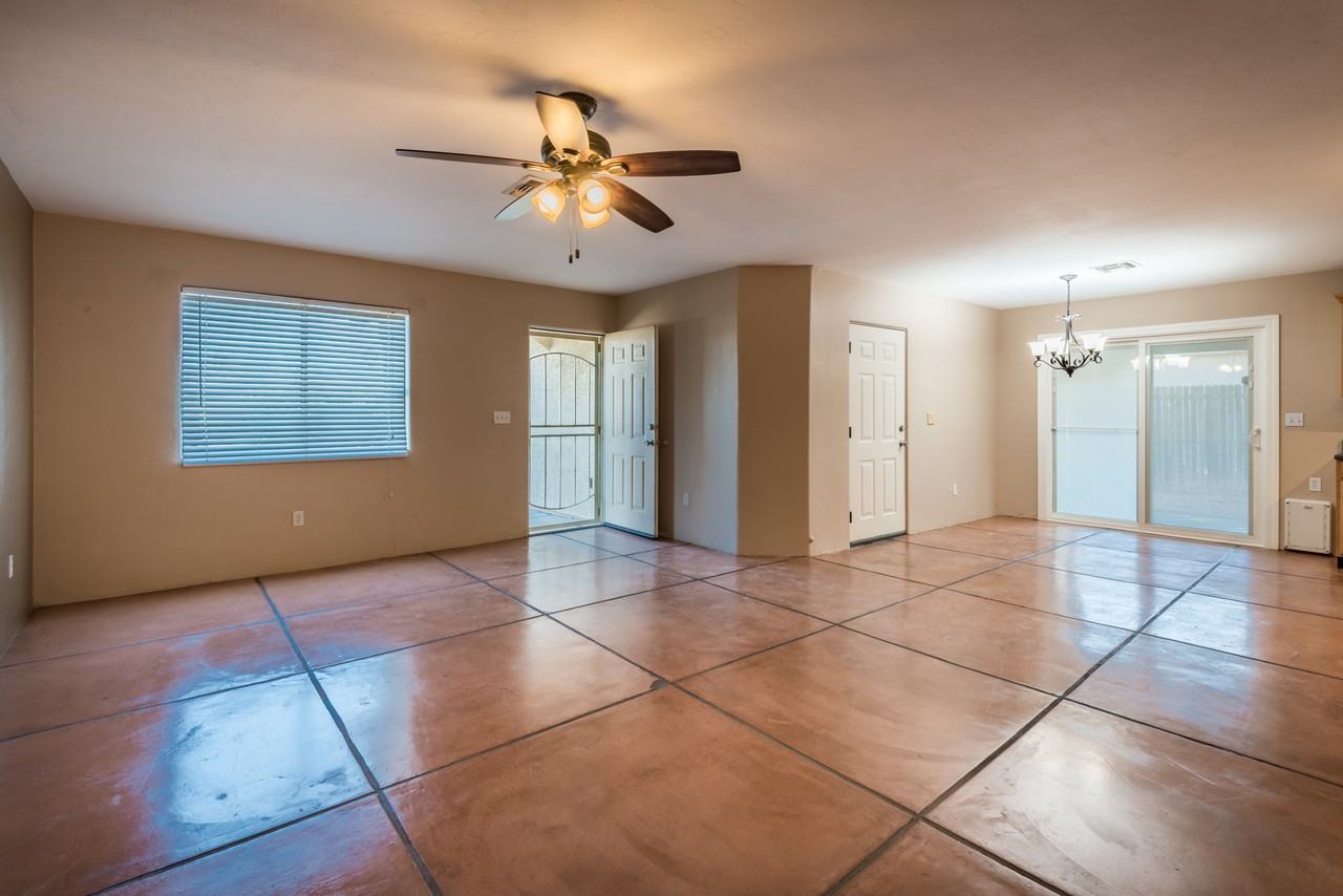 5392 E 32nd St - Photo 3 of 28