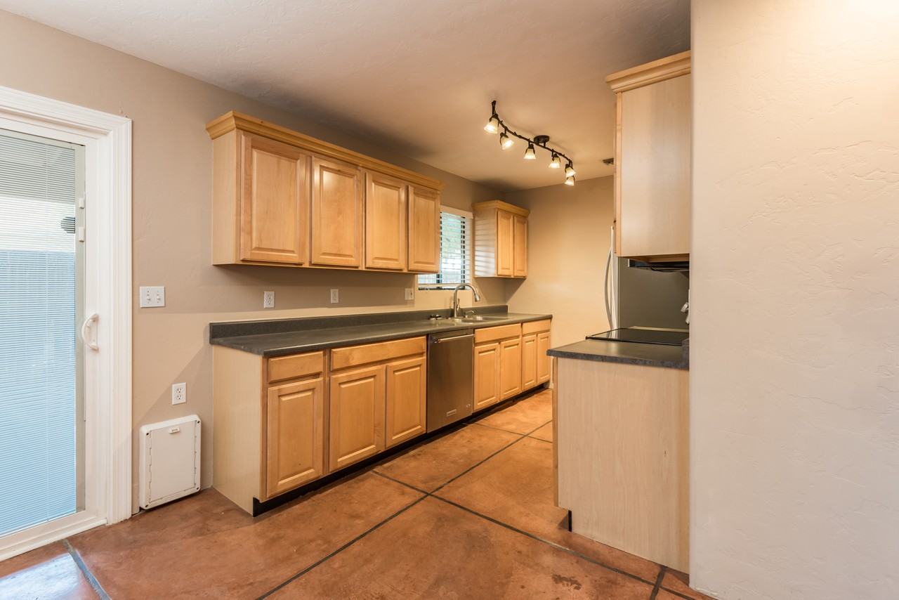 5392 E 32nd St - Photo 6 of 28