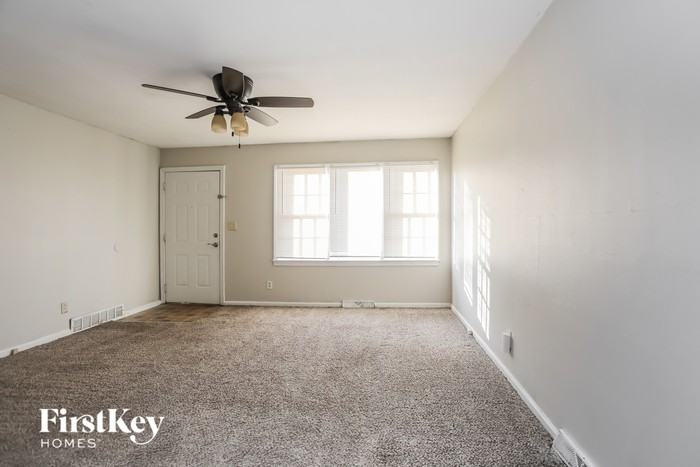 7402 E 56th Ter - Photo 2 of 15