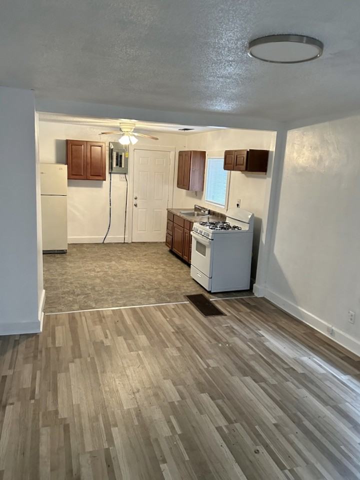 1129 W 27th St - Photo 2 of 12