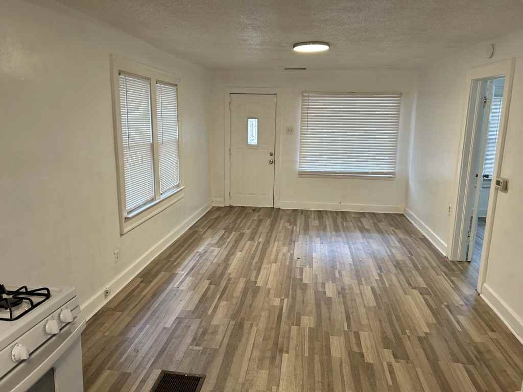 1129 W 27th St - Photo 3 of 12