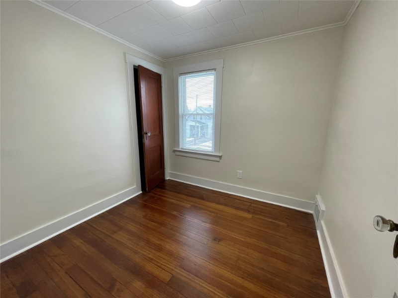 615 W Wendell St - Photo 3 of 8