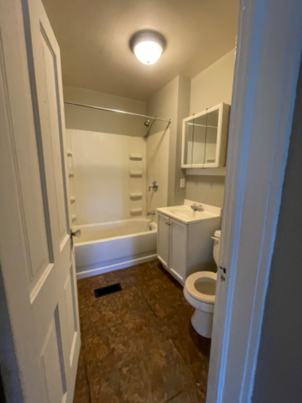 2504 Miner St #2UPPER - Photo 4 of 6