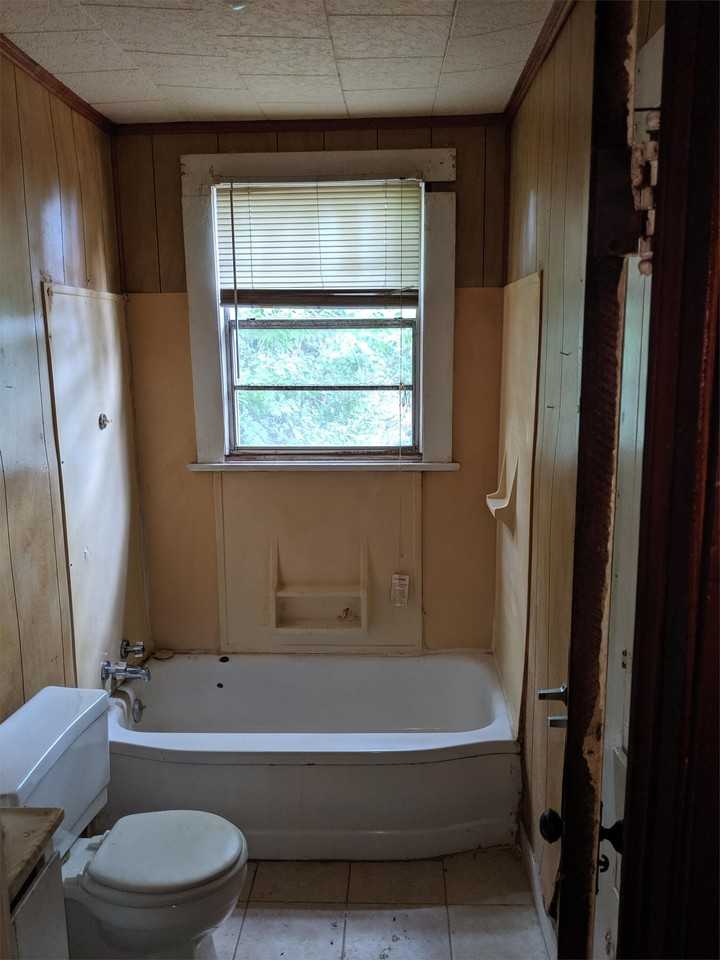 2348 Iroquois St #1 - Photo 4 of 9