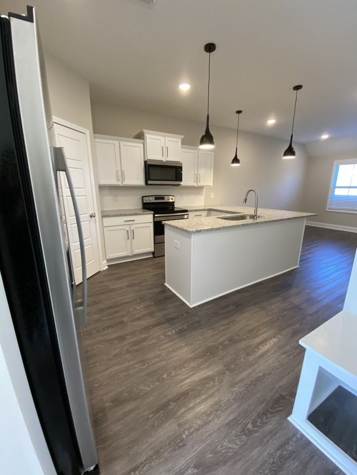 1039 Glenkirk Dr #D - Photo 3 of 20