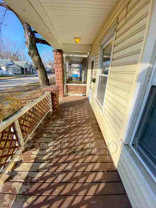 1328 E Illinois St - Photo 2 of 25