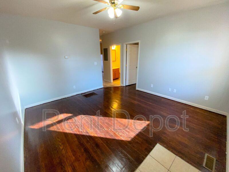 1328 E Illinois St - Photo 3 of 25