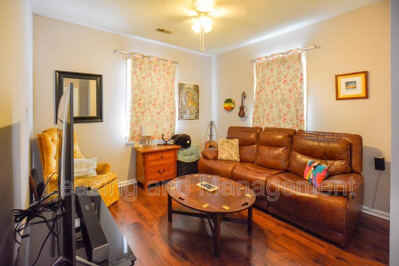 146 Line St #D - Photo 4 of 14