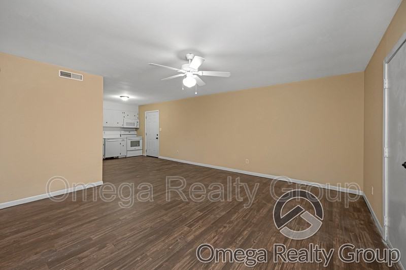 400 7th St E #1F - Photo 5 of 19