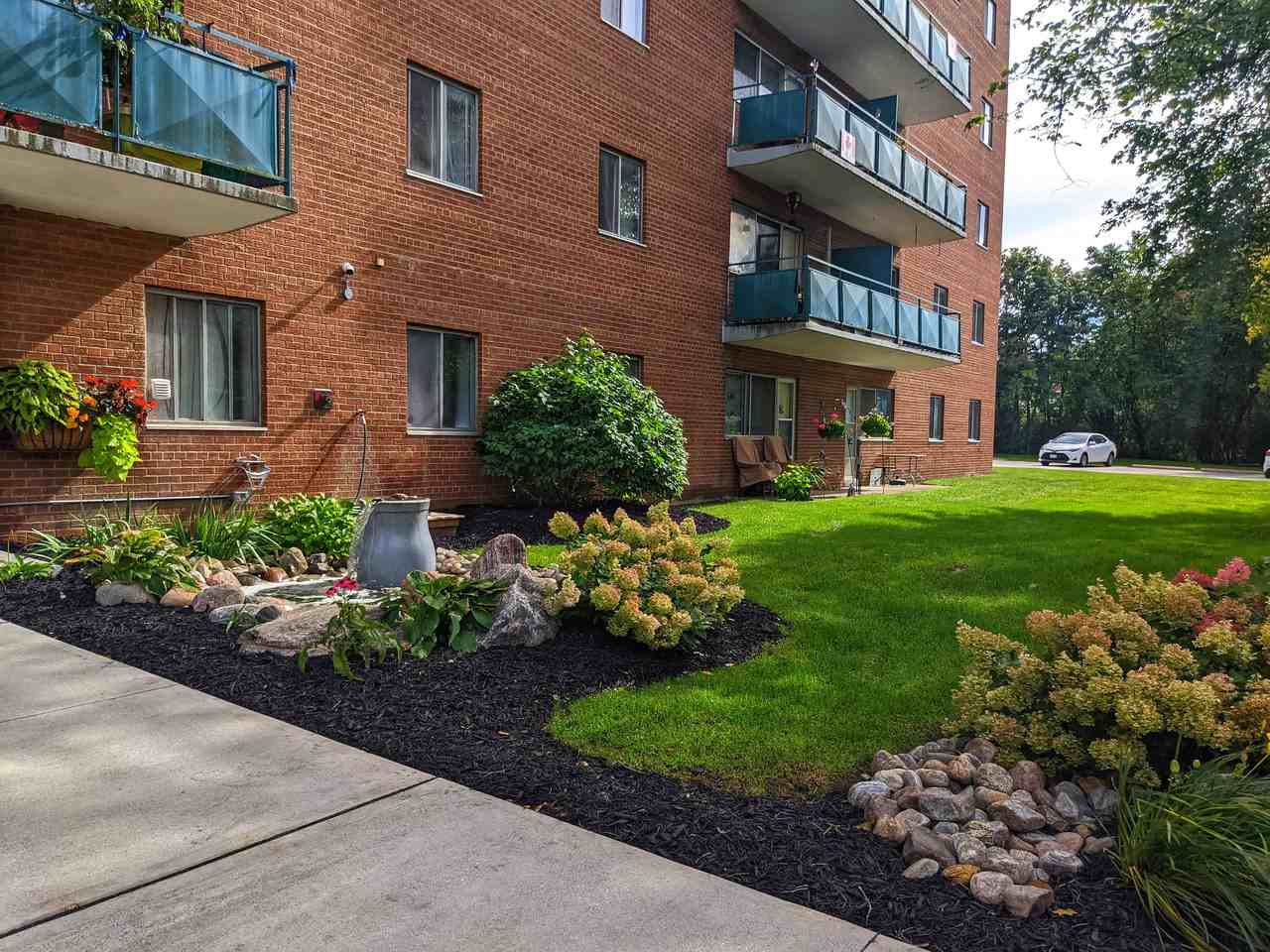 Brookland Towers Apartments 15 Brookland Ave, Aurora, ON L4G 2H7 Zumper