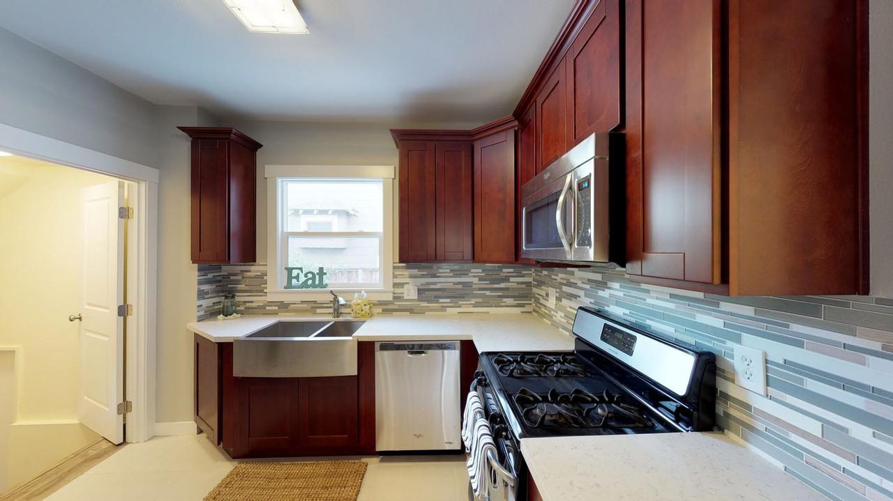 Beautiful Woodstock home with delightful back deck - Photo 6 of 16