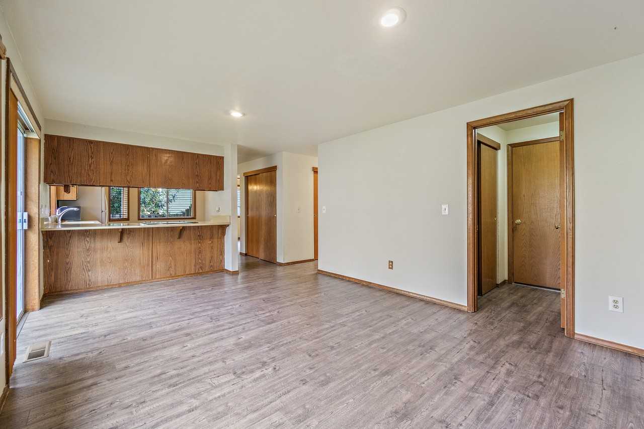 4521 186th Ave Se #1 - Photo 4 of 29