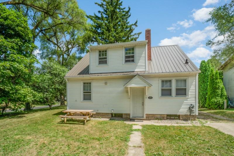 806 Douglas St - Photo 3 of 18