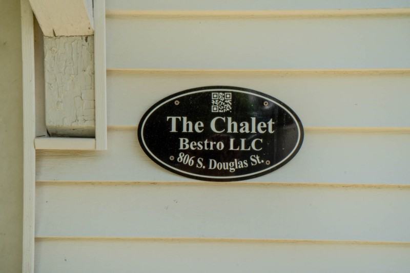 806 Douglas St - Photo 4 of 18