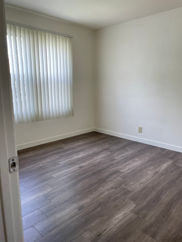 1029 Magnolia Ave - Photo 3 of 8